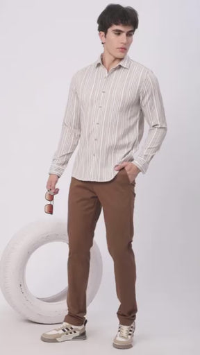 Stitch Hub Brown Fine Twill Cotton Chinos For Men- Regular Fit With Solid Pattern